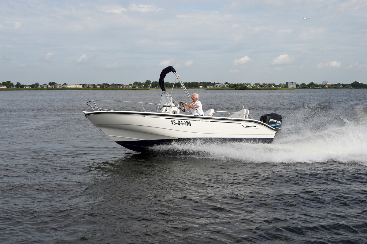 foto: 5 Boston Whaler 180 Dauntless