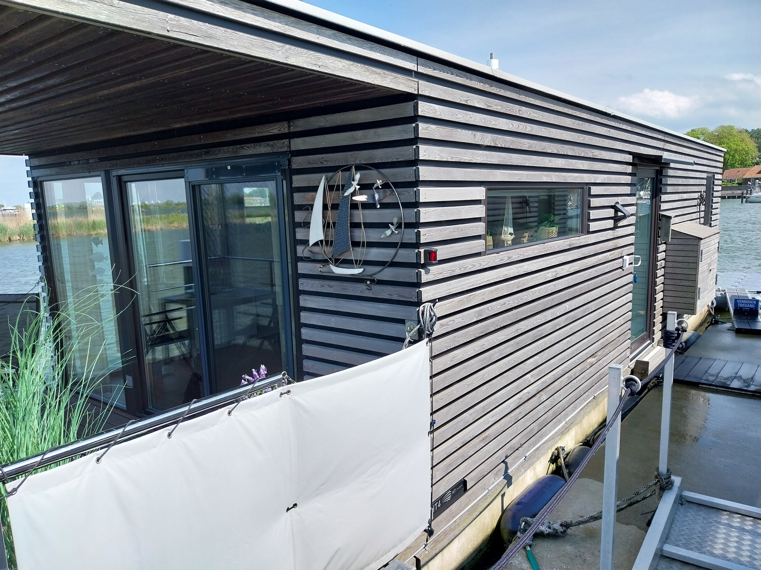 foto: 5 HT4 Houseboat Lelystad Ligplaats