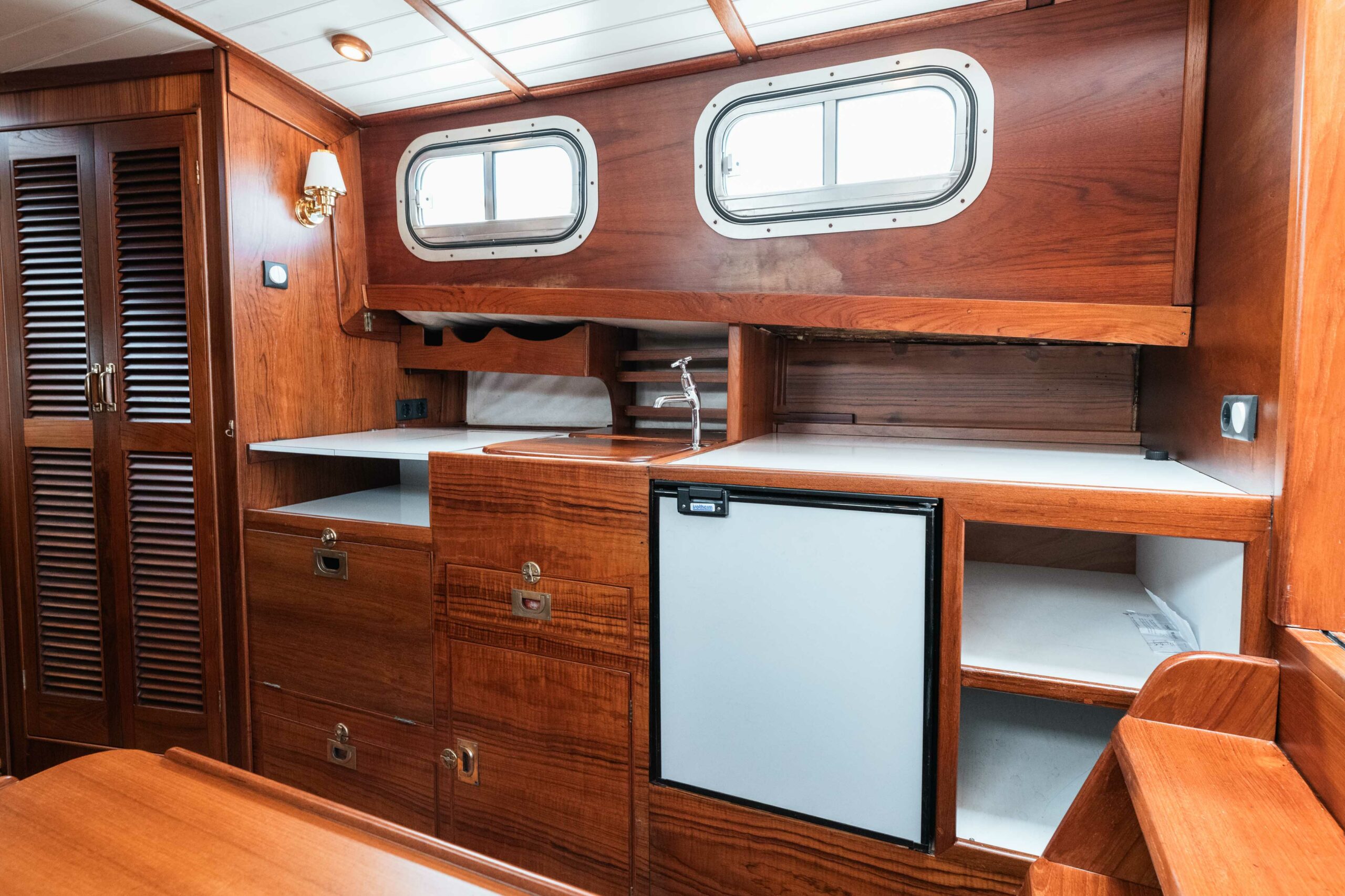 foto: 6 Fairways Marine Fisher 30 Pilothouse Ketch