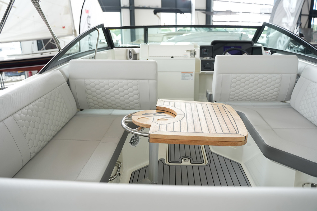 foto: 5 Sea Ray SDX 250