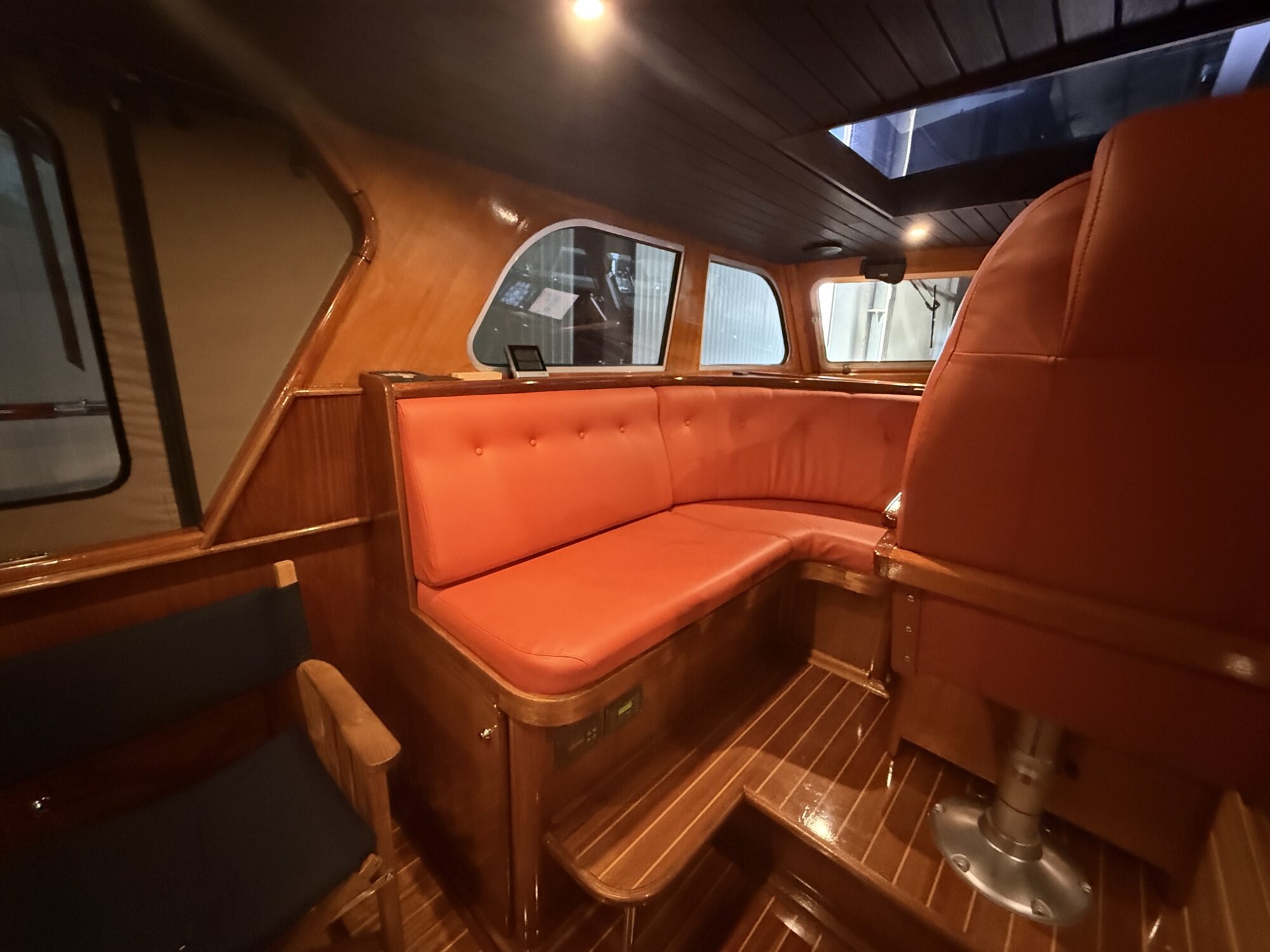 foto: 5 Crown yachts Crown Cruiser 12.85 OK Spiegeldeur