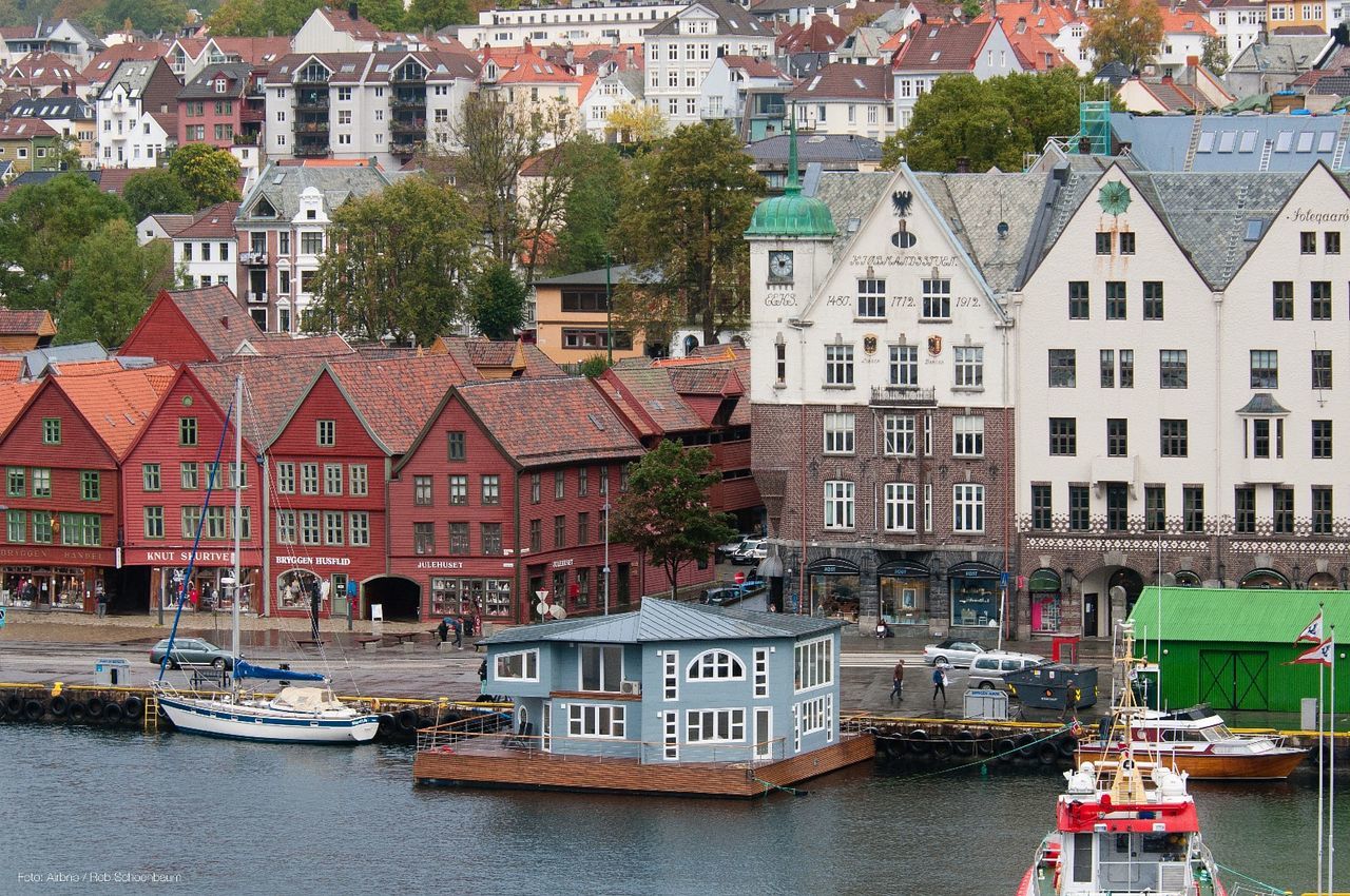 foto: 4 Grey Floating House Houseboat