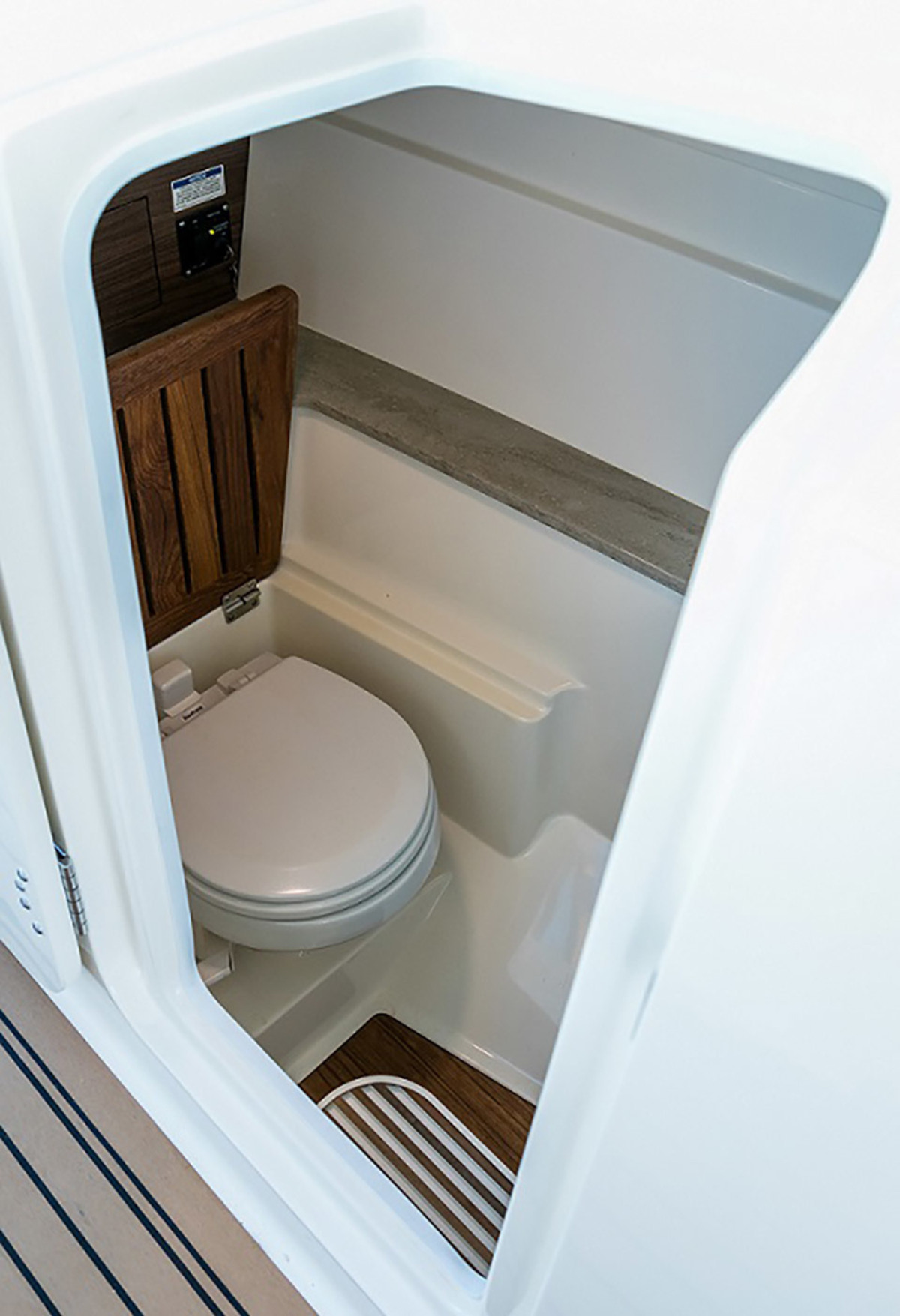 foto: 4 Boston Whaler 320 Vantage