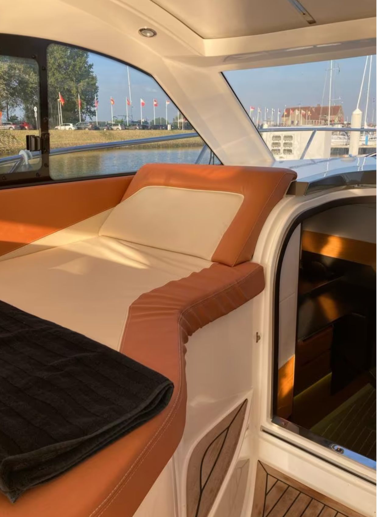 foto: 5 Galeon 325 HT