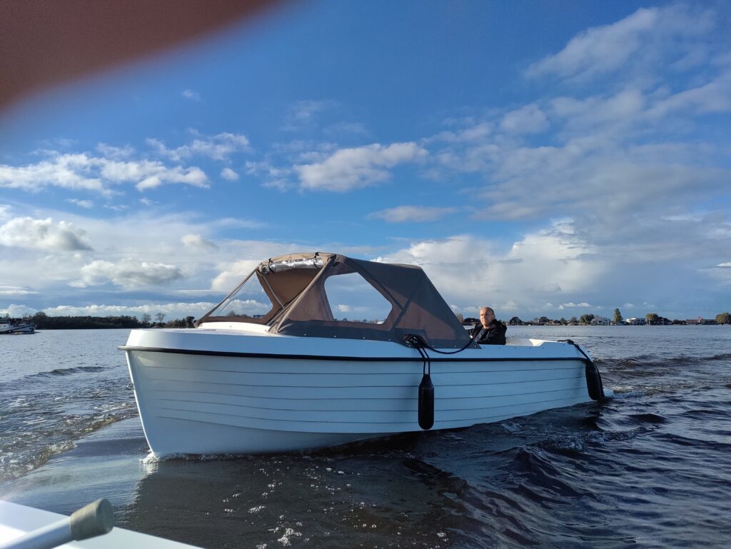 foto: 2 Amperaboat 630e Sloep