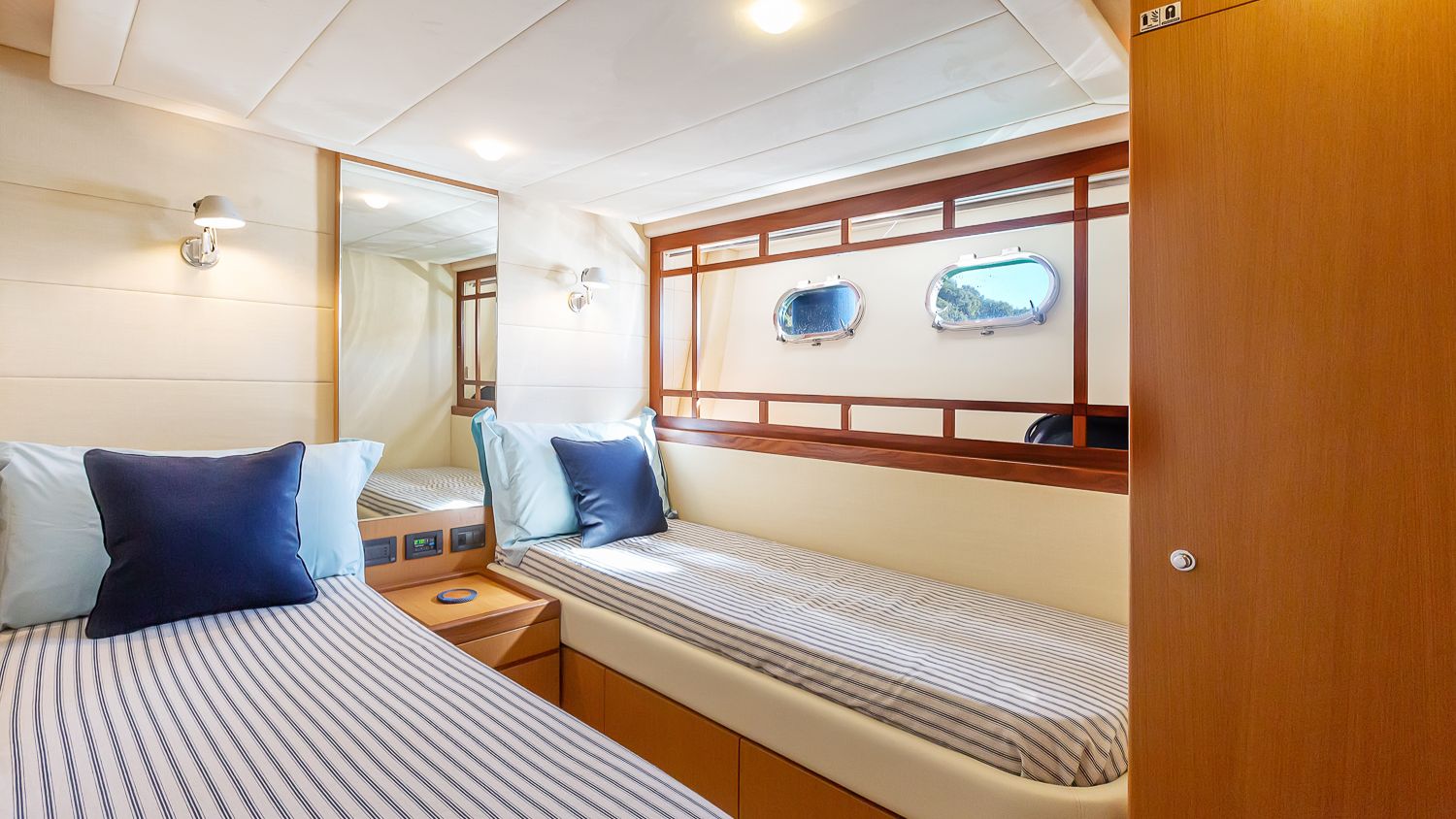 foto: 16 Ferretti  731