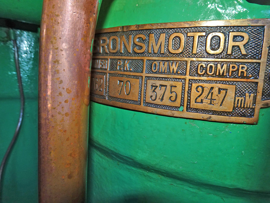 foto: 6 Motorsleepboot 13.90, IJssel