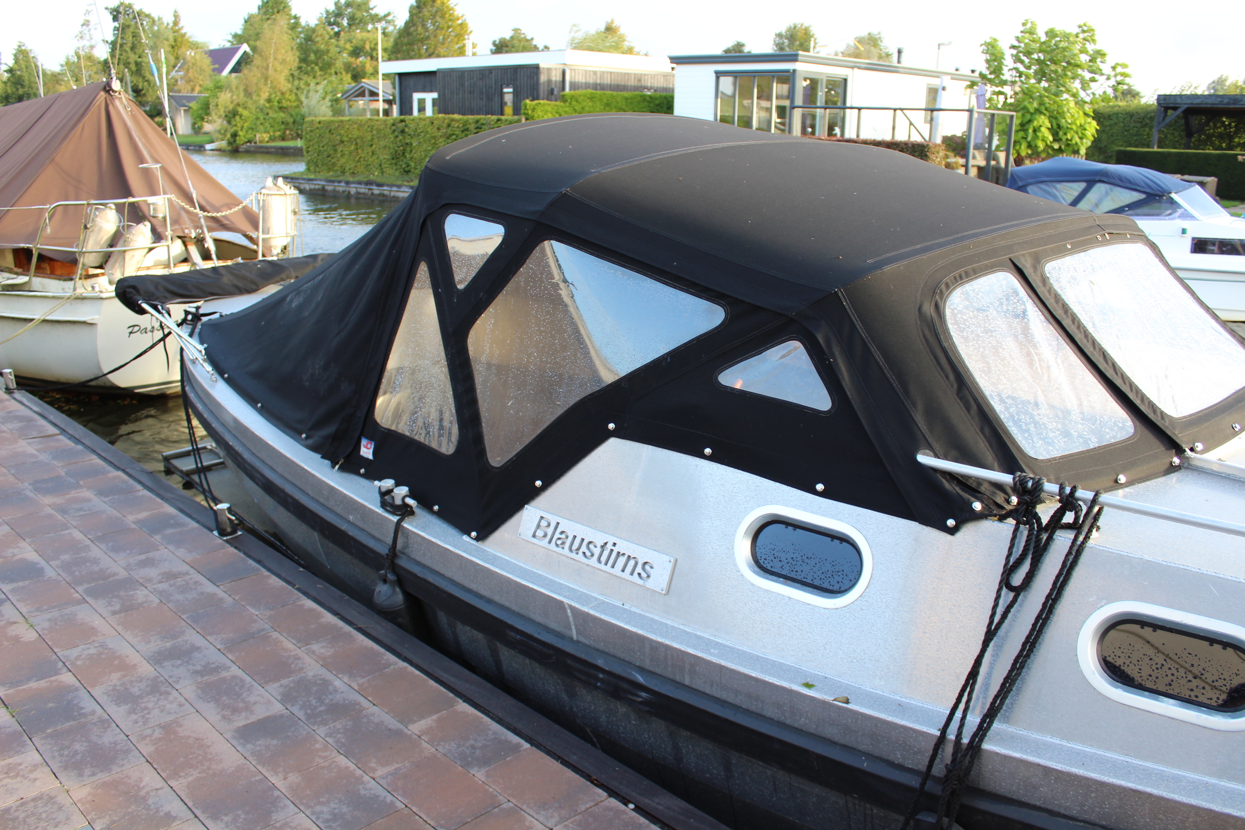 foto: 4 Black Fish Cabin 850 XL
