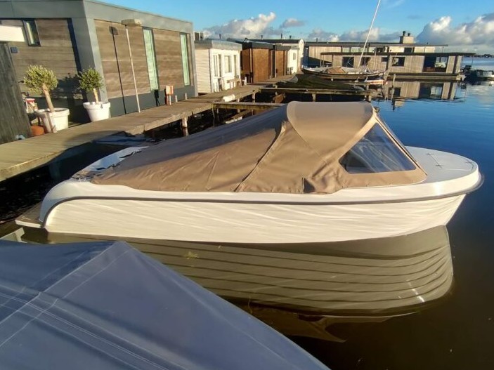 foto: 3 Amperaboat 630e Sloep