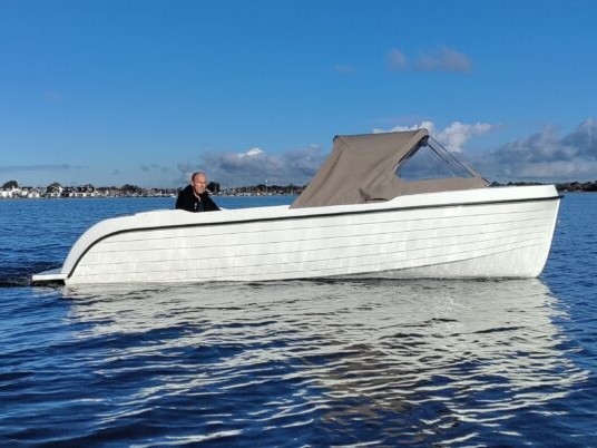 foto: 1 Amperaboat 630e Sloep
