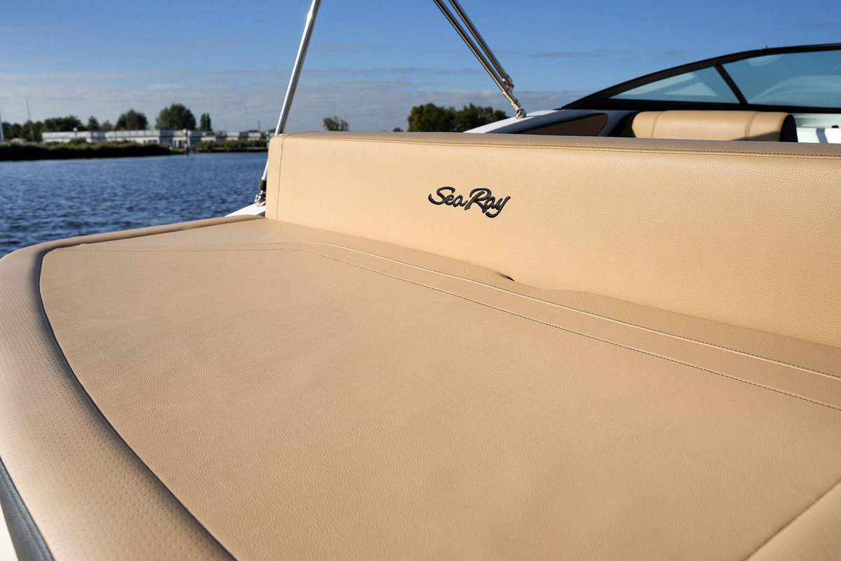 foto: 6 Sea Ray SPX 210