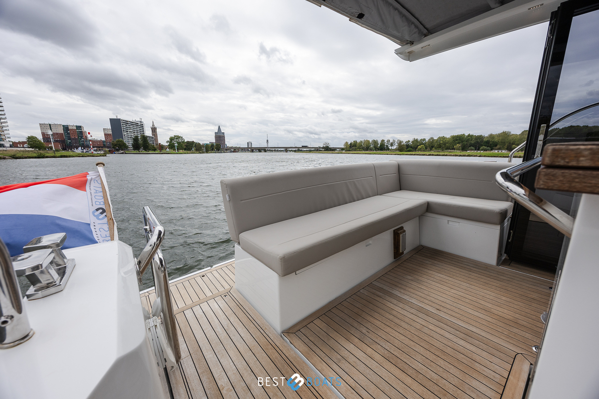 foto: 46 Sealine C330