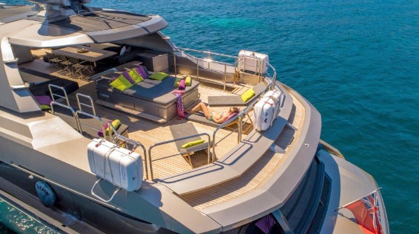 foto: 4 Peri Yachts 37