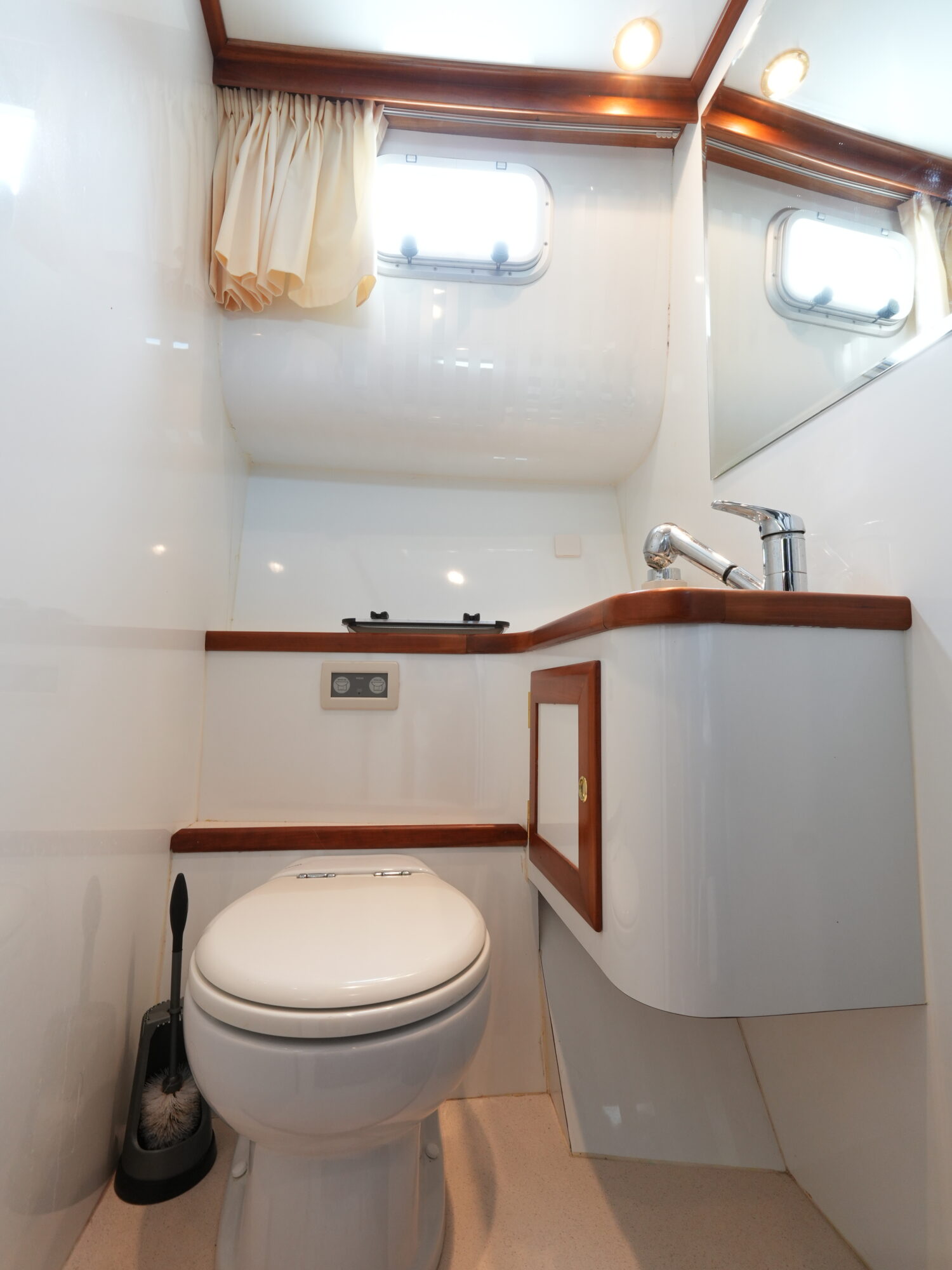 foto: 4 Veha Veha 10.20 OK Cabrio