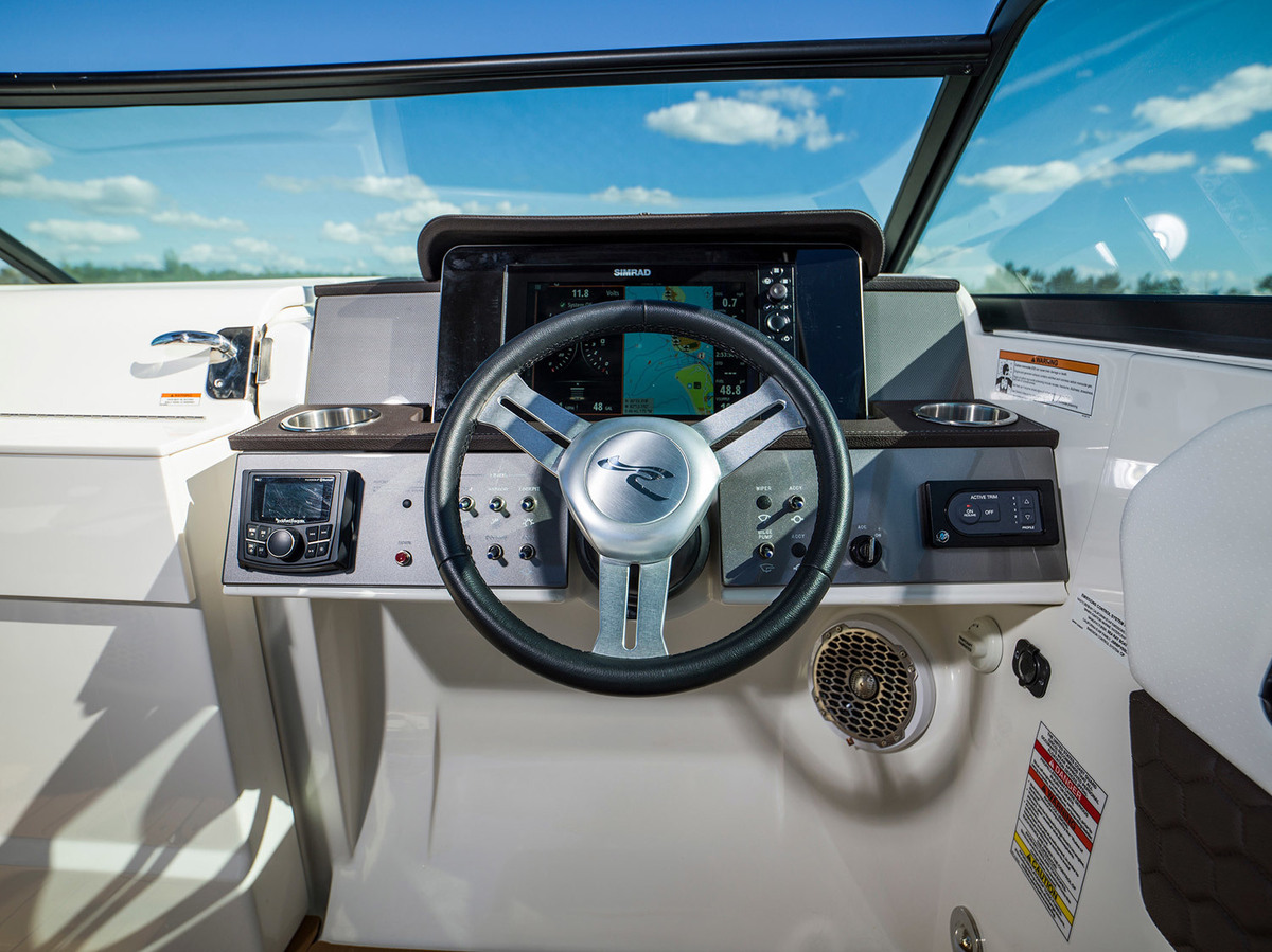 foto: 5 Sea Ray SDX 250 Outboard