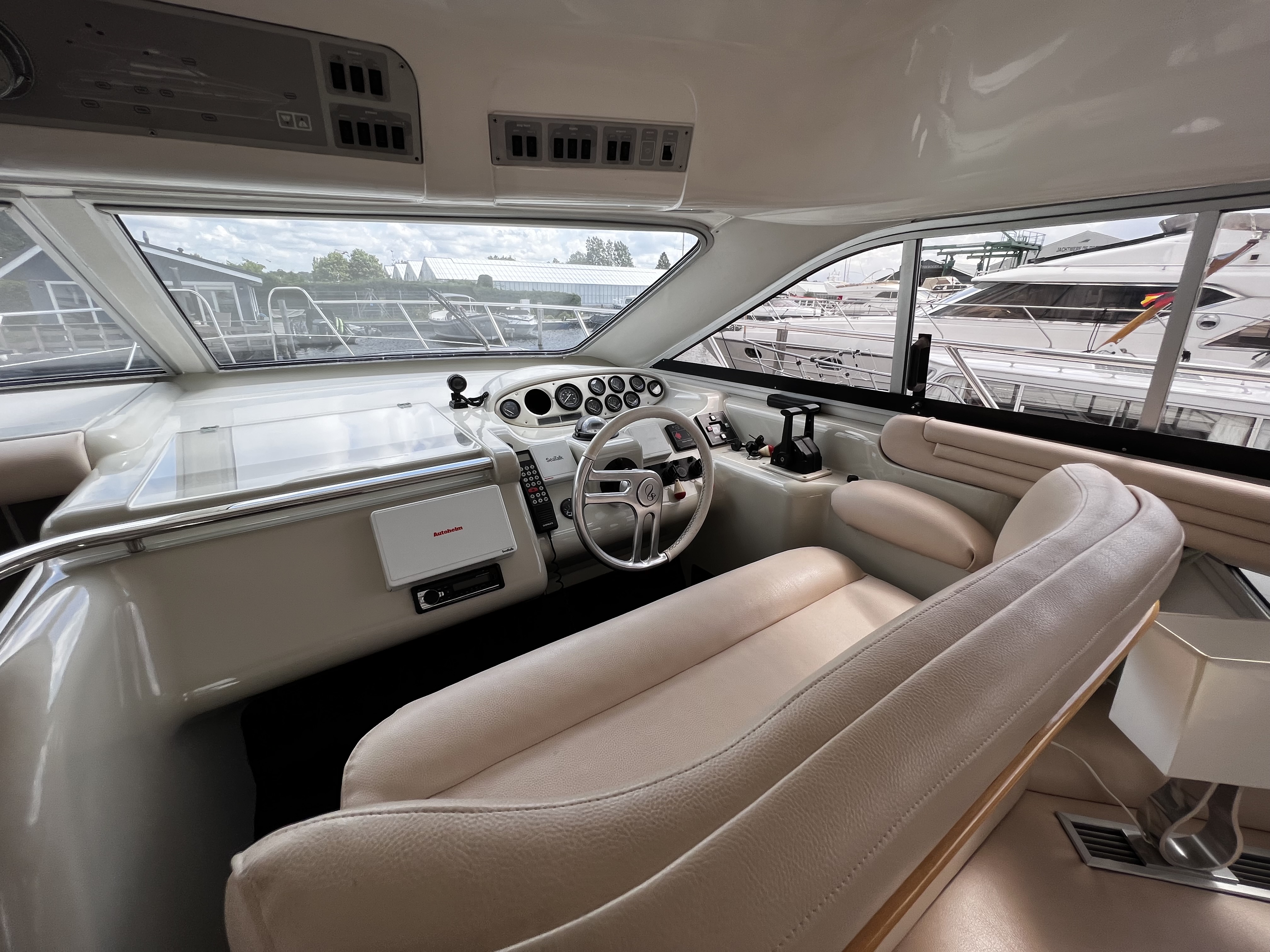 foto: 5 Sealine 420 Statesman