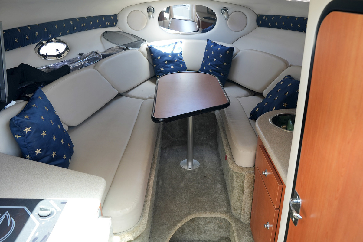 foto: 7 Crownline 315 SCR