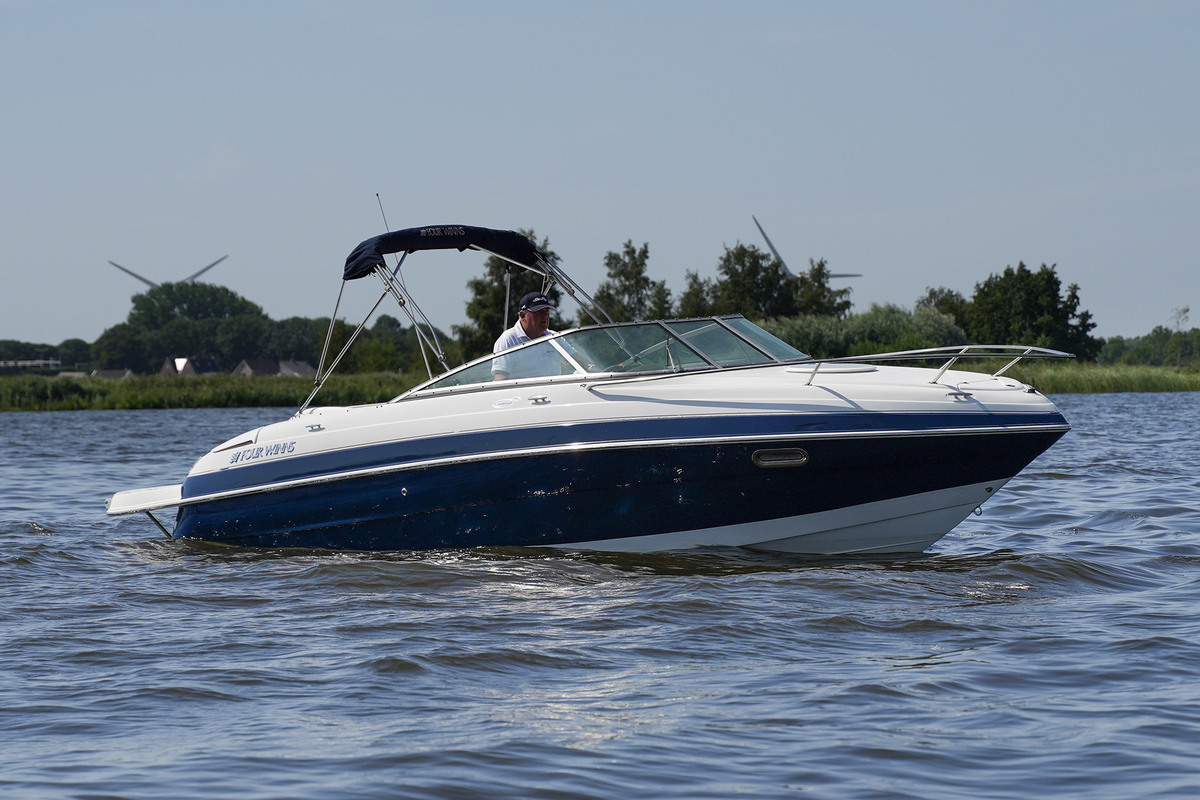 foto: 4 Four Winns 225 Sundowner