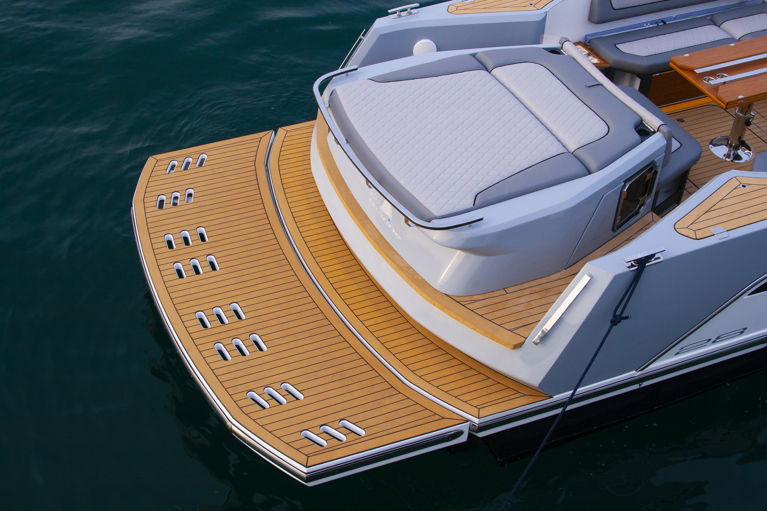 foto: 4 Alfastreet Marine 28 Cabin Electric