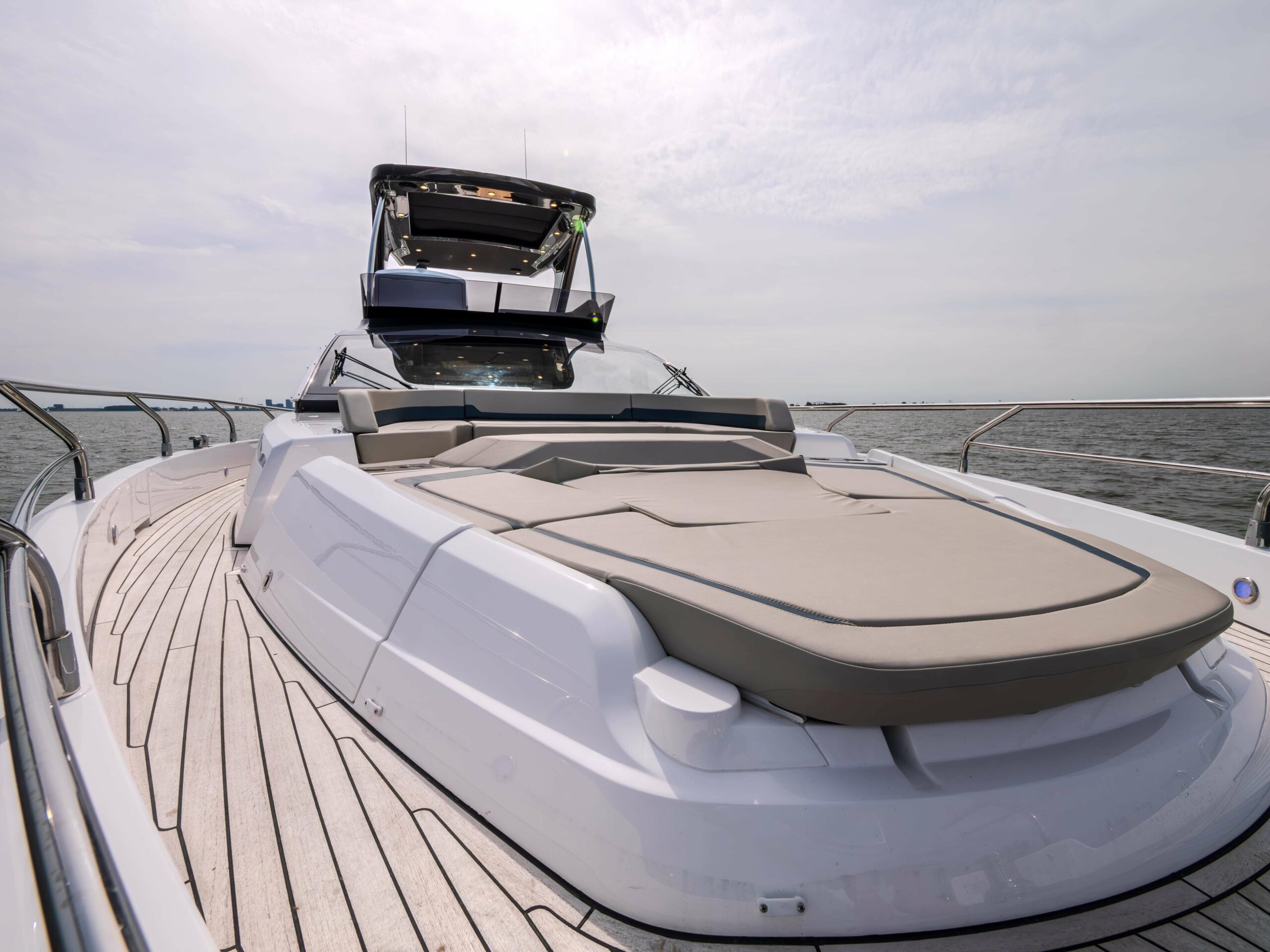 foto: 5 Fairline Squadron 58