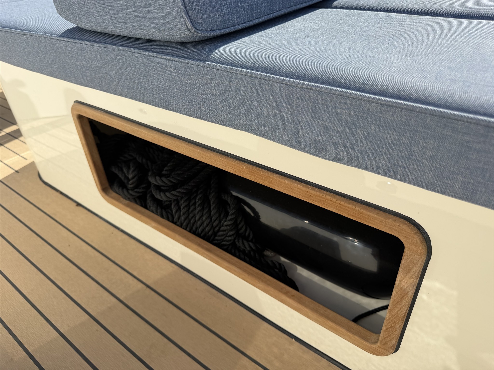 foto: 5 Interboat Intender 750 Cabin