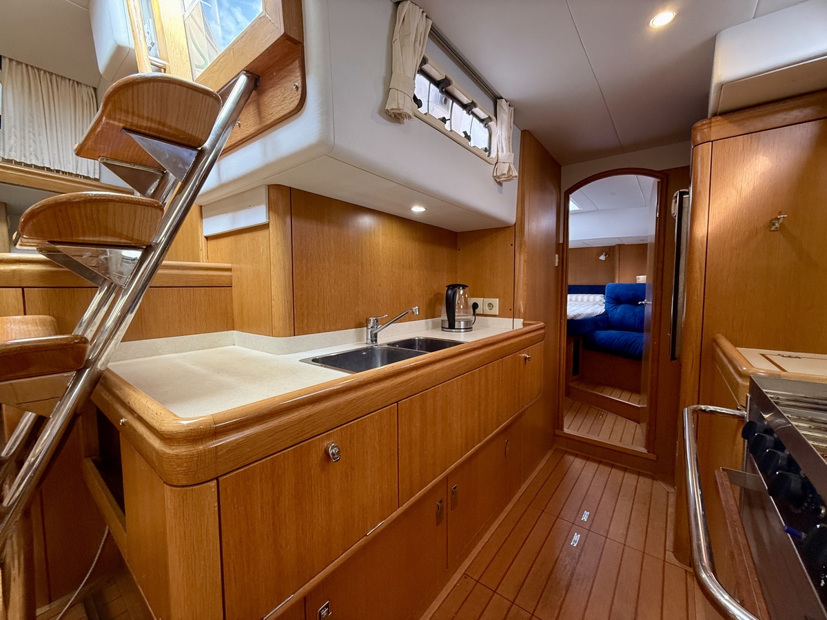 foto: 5 Oyster 45 Deck Saloon