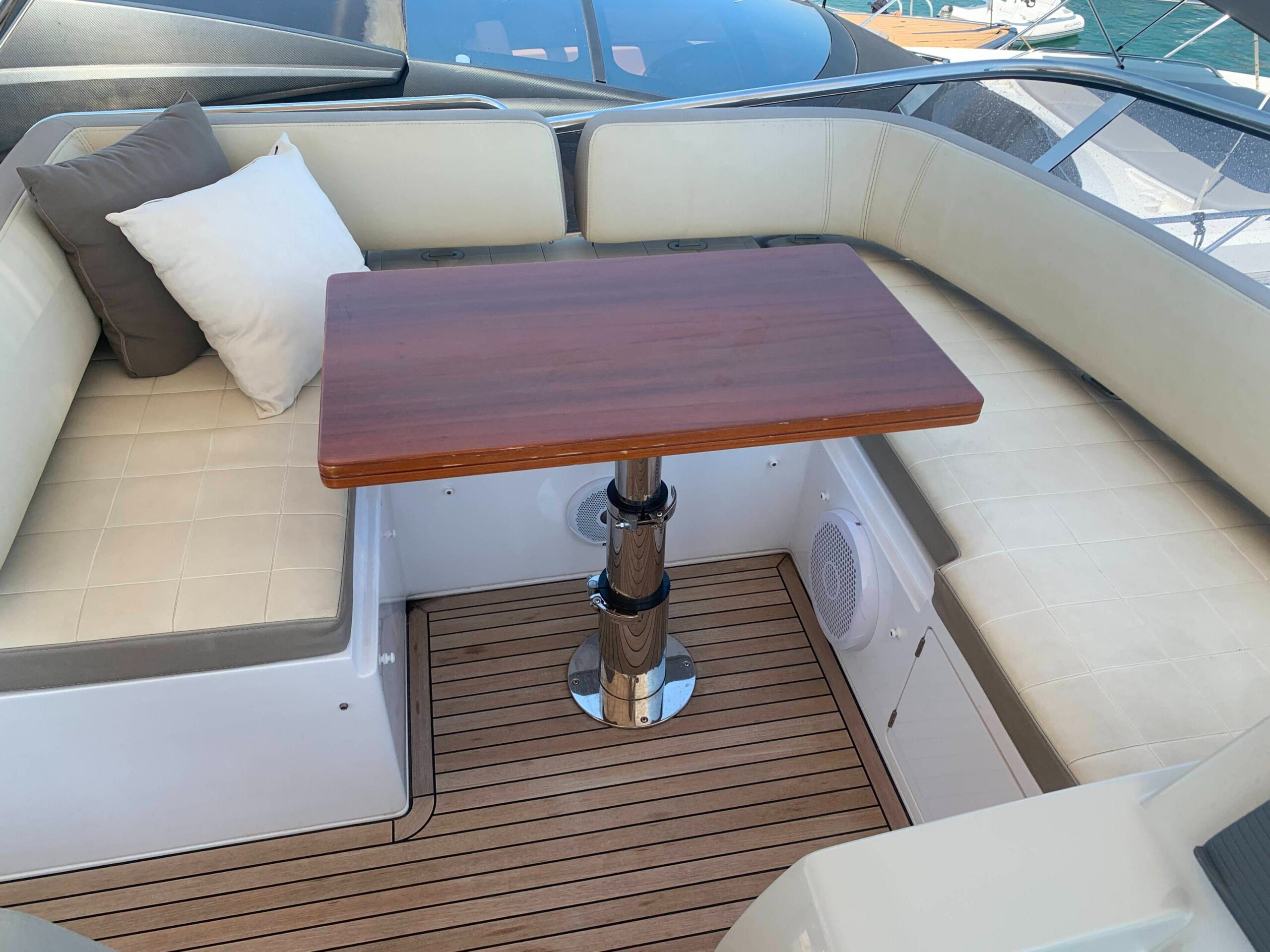 foto: 4 Azimut 66 