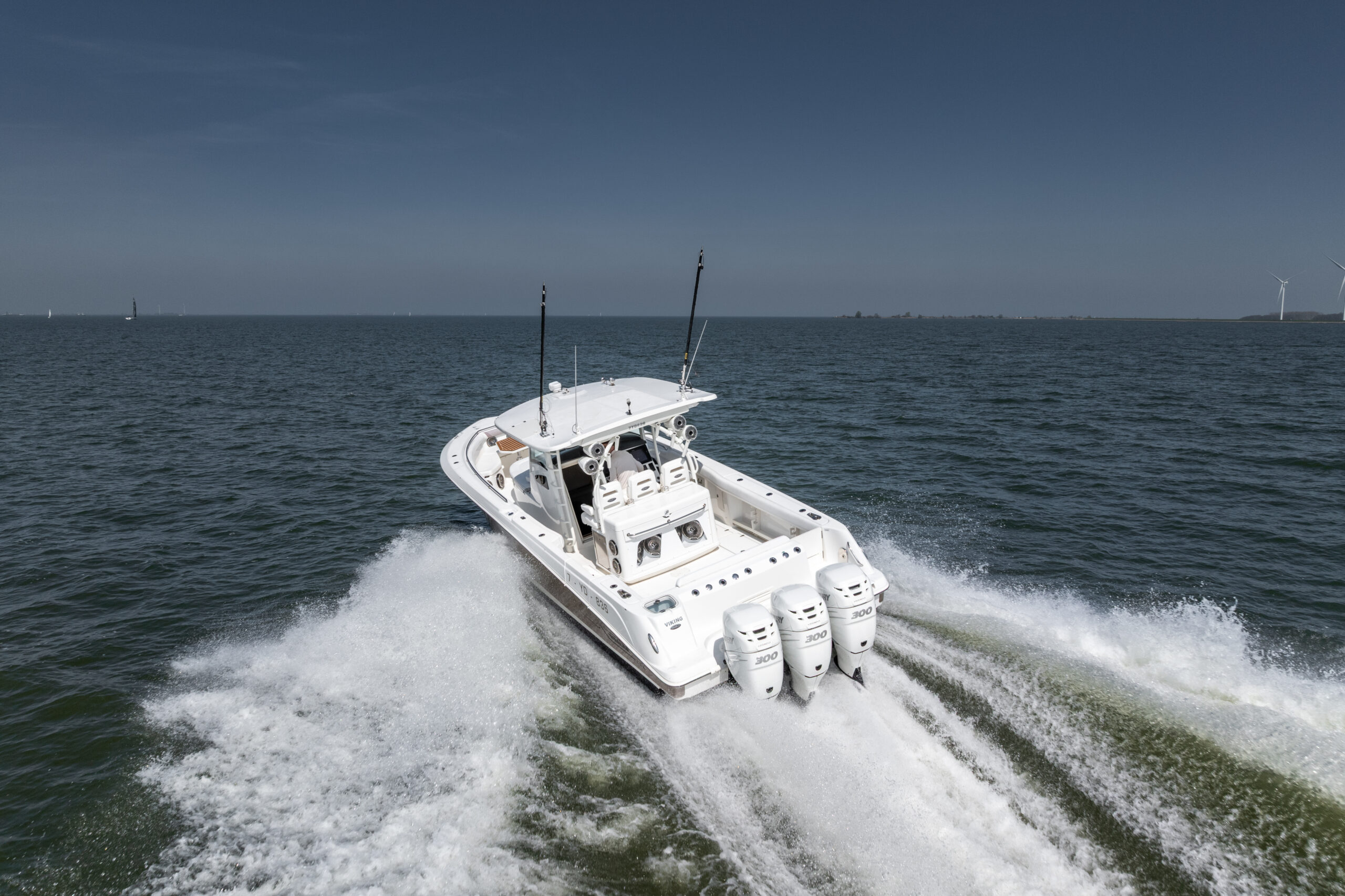 foto: 13 Boston Whaler 370 Outrage