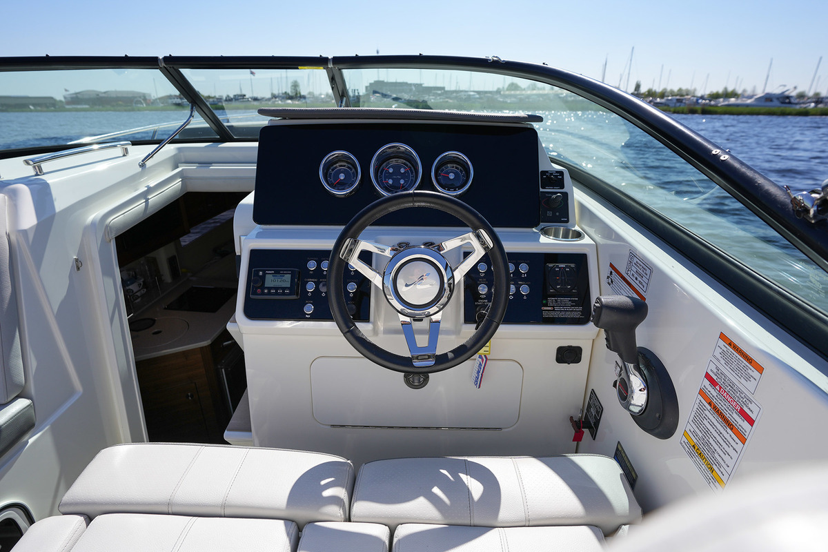 foto: 9 Sea Ray Sundancer 265