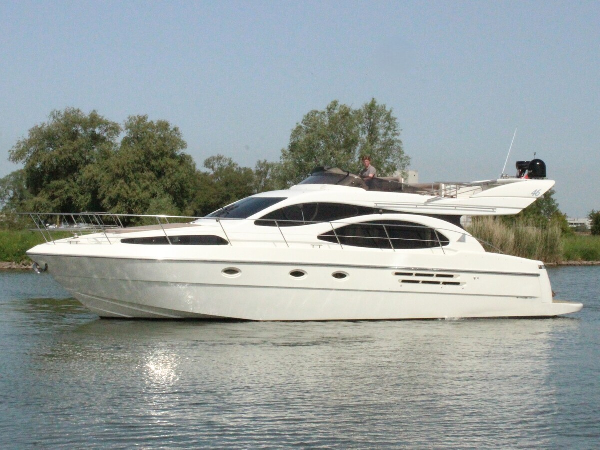 hoofdfoto: 1 Azimut 46 Fly