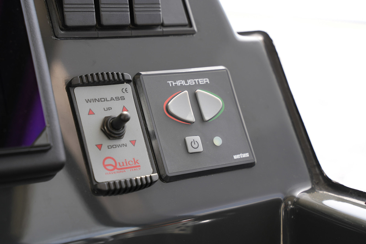 foto: 8 Quicksilver Activ 905 Weekend Outboard