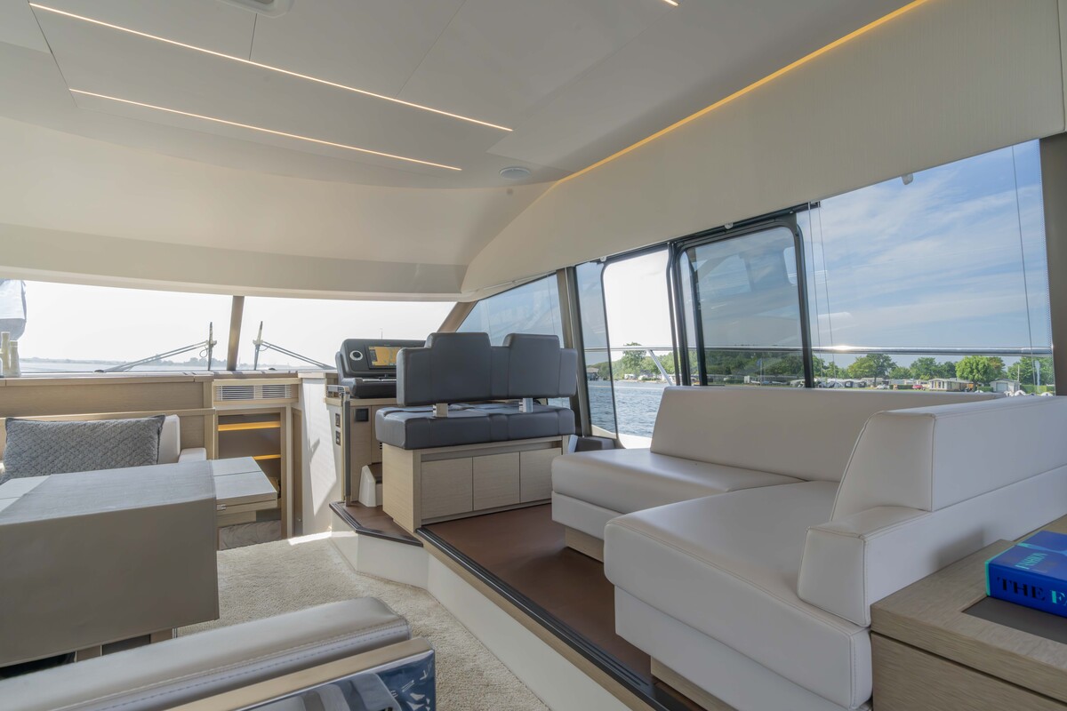 foto: 6 Jeanneau  Prestige 520 Fly