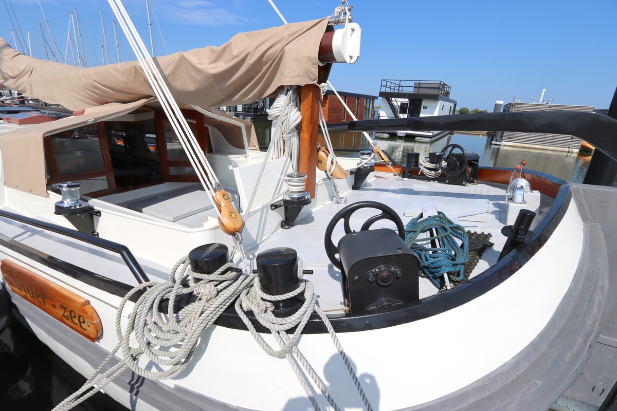 foto: 6 Tjalk Woonboot 