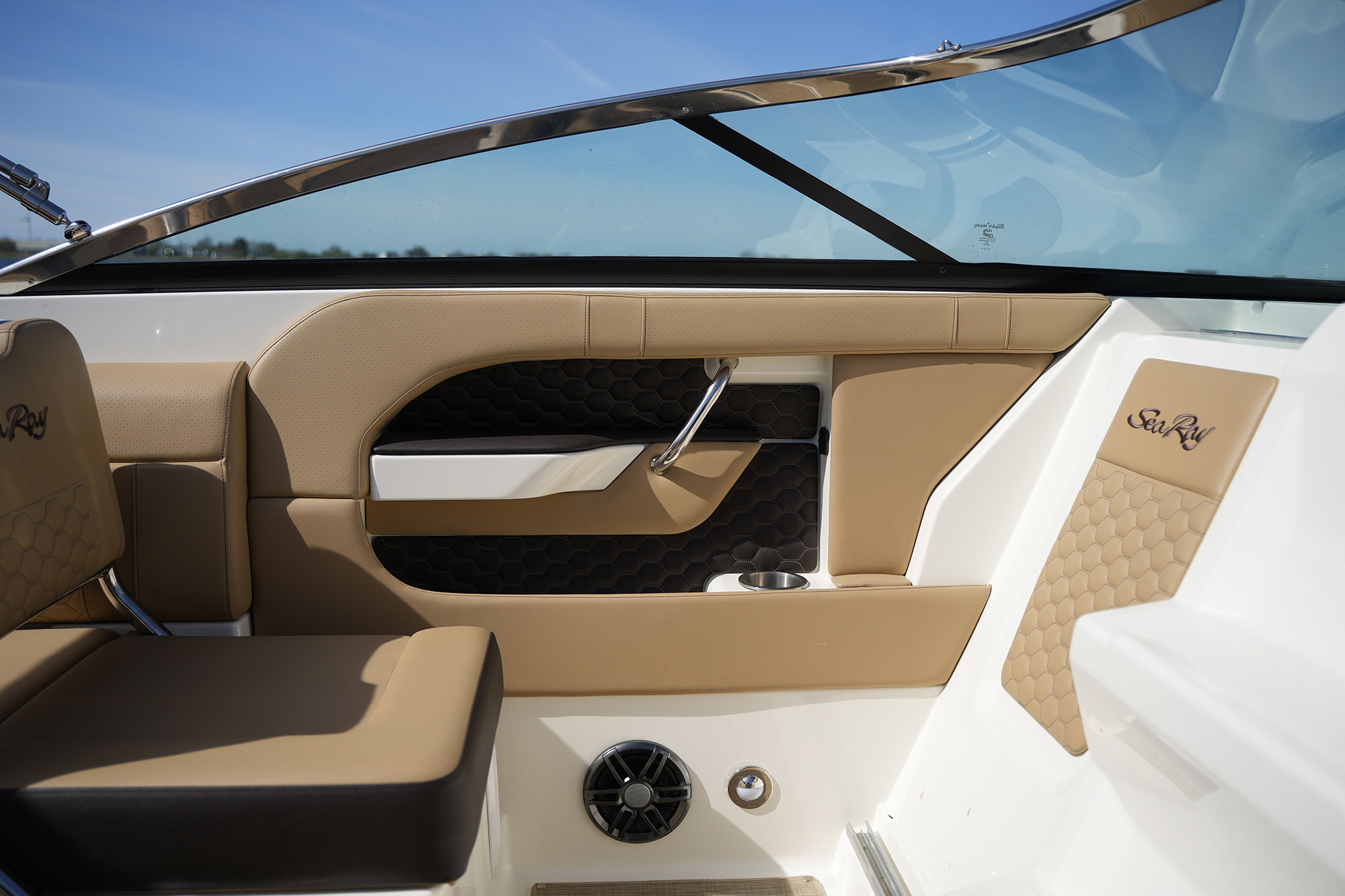 foto: 6 Sea Ray Sun Sport 250