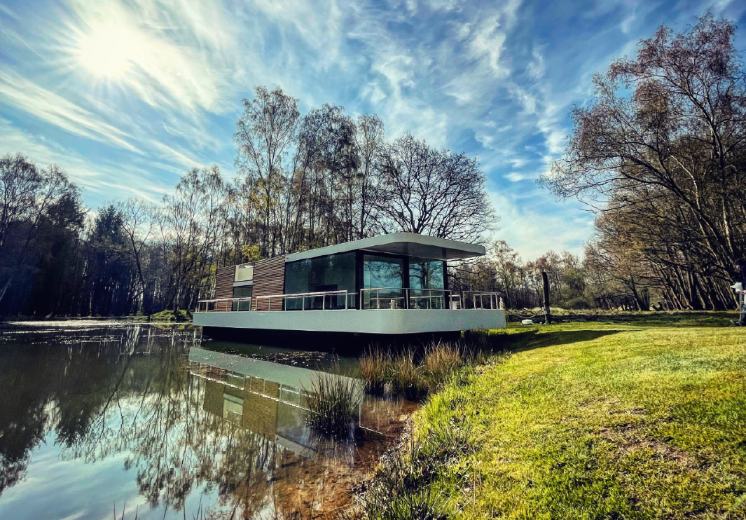 foto: 4 MX4 Houseboat MOAT
