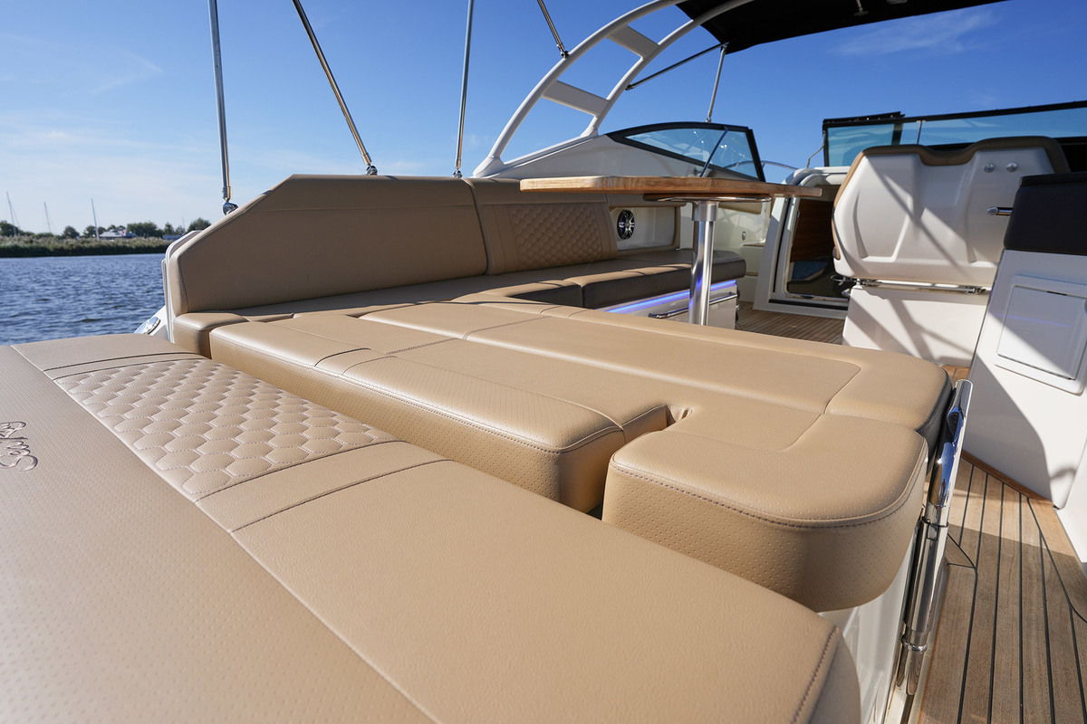 foto: 9 Sea Ray Sundancer 290