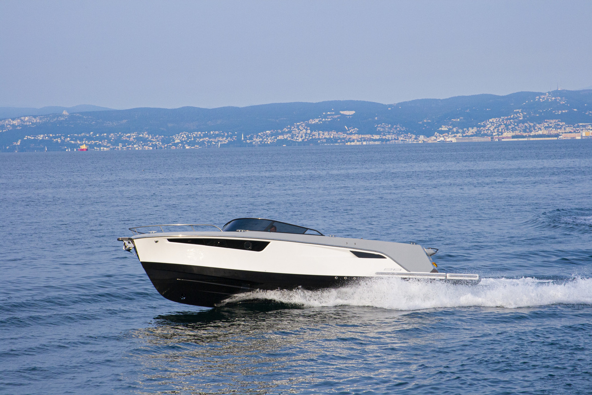 foto: 8 Alfastreet Marine 28 Cabin - Inboard Series