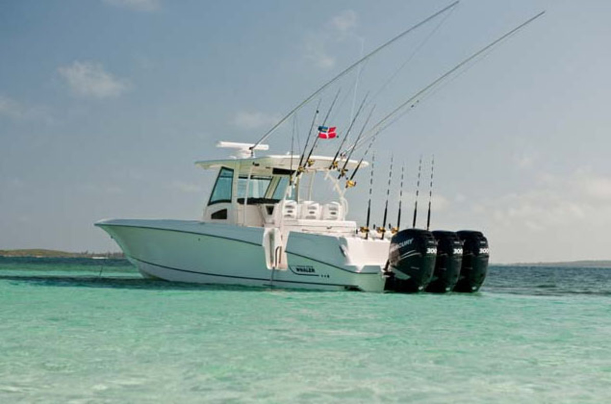 foto: 4 Boston Whaler 380 Outrage