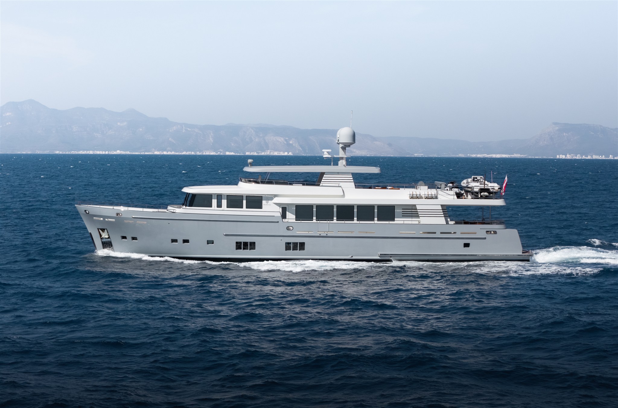 foto: 5 Van Der Valk Shipyard Custom Explorer