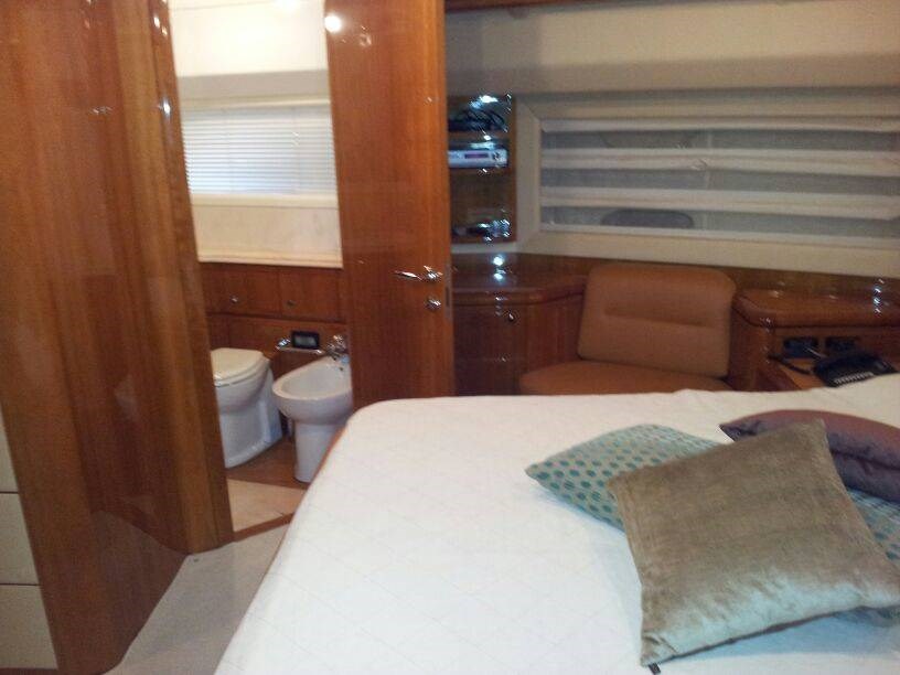 foto: 6 Ferretti  880