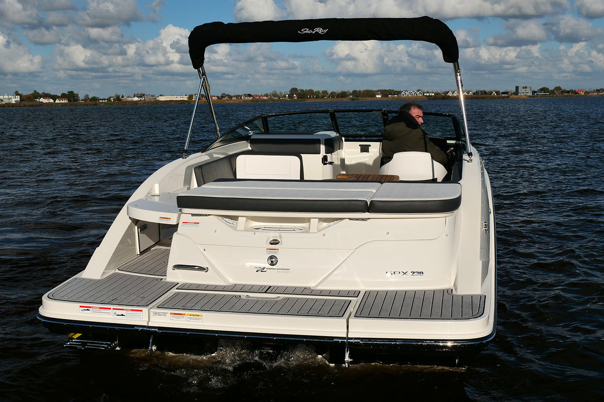 foto: 10 Sea Ray SPX 230