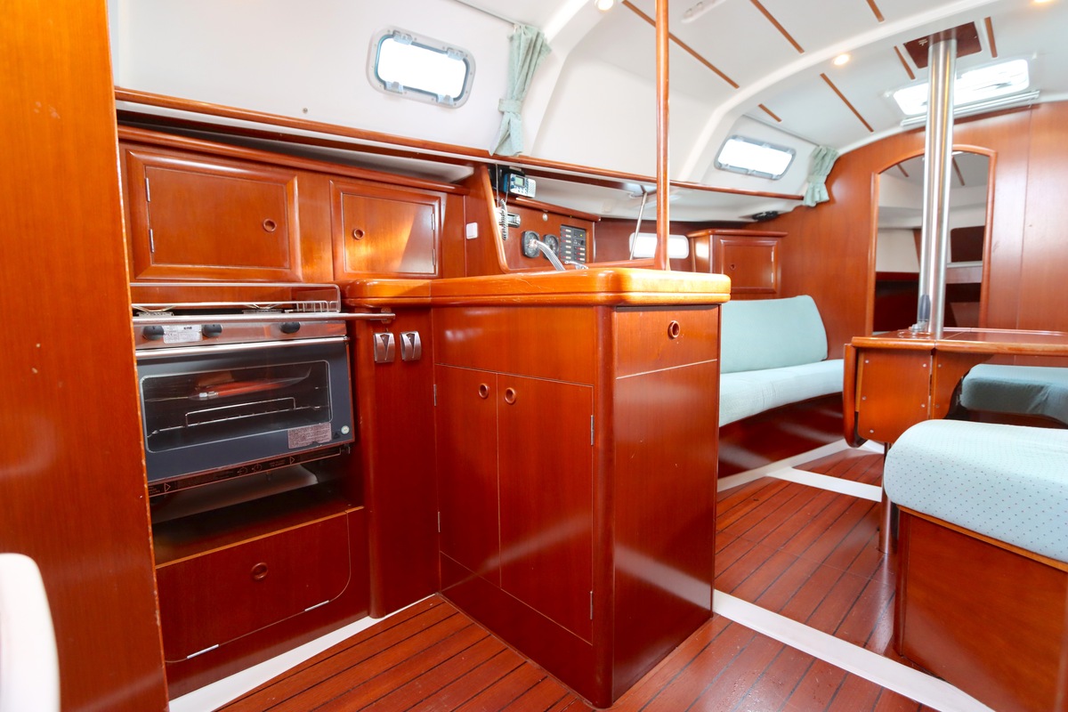 foto: 5 Beneteau Oceanis Clipper 331 Lifting keel