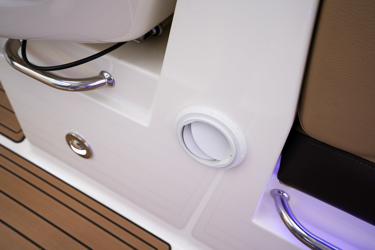 foto: 9 Sea Ray Sundancer 320