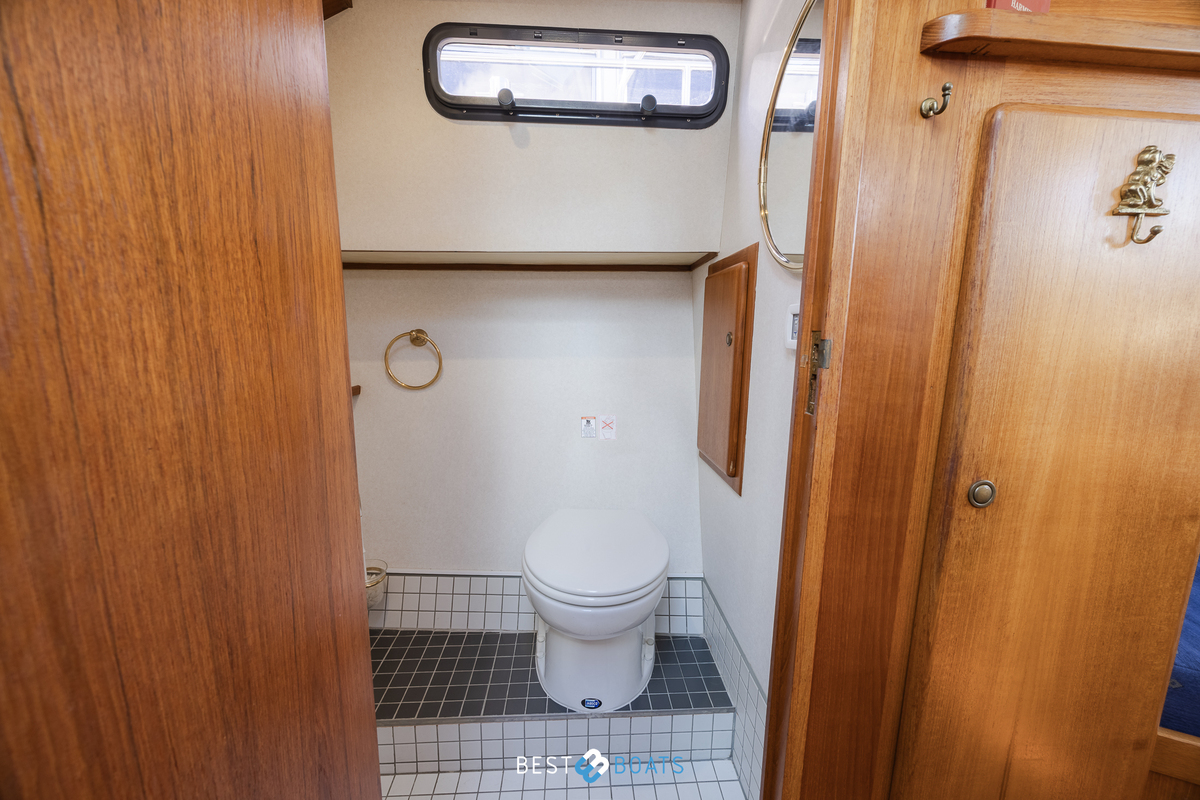 foto: 6 Linssen 37 SE