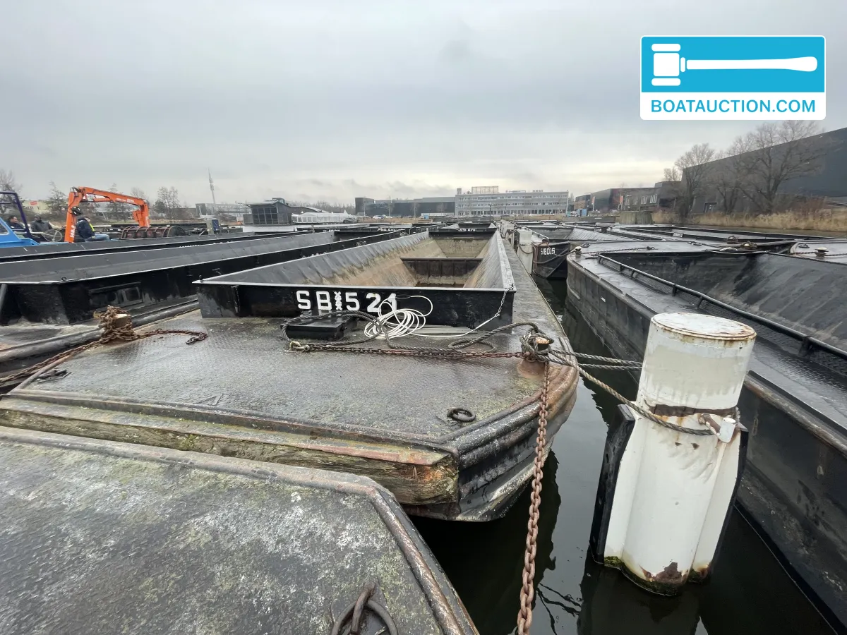 foto: 16 Vrachtduwbak SB521