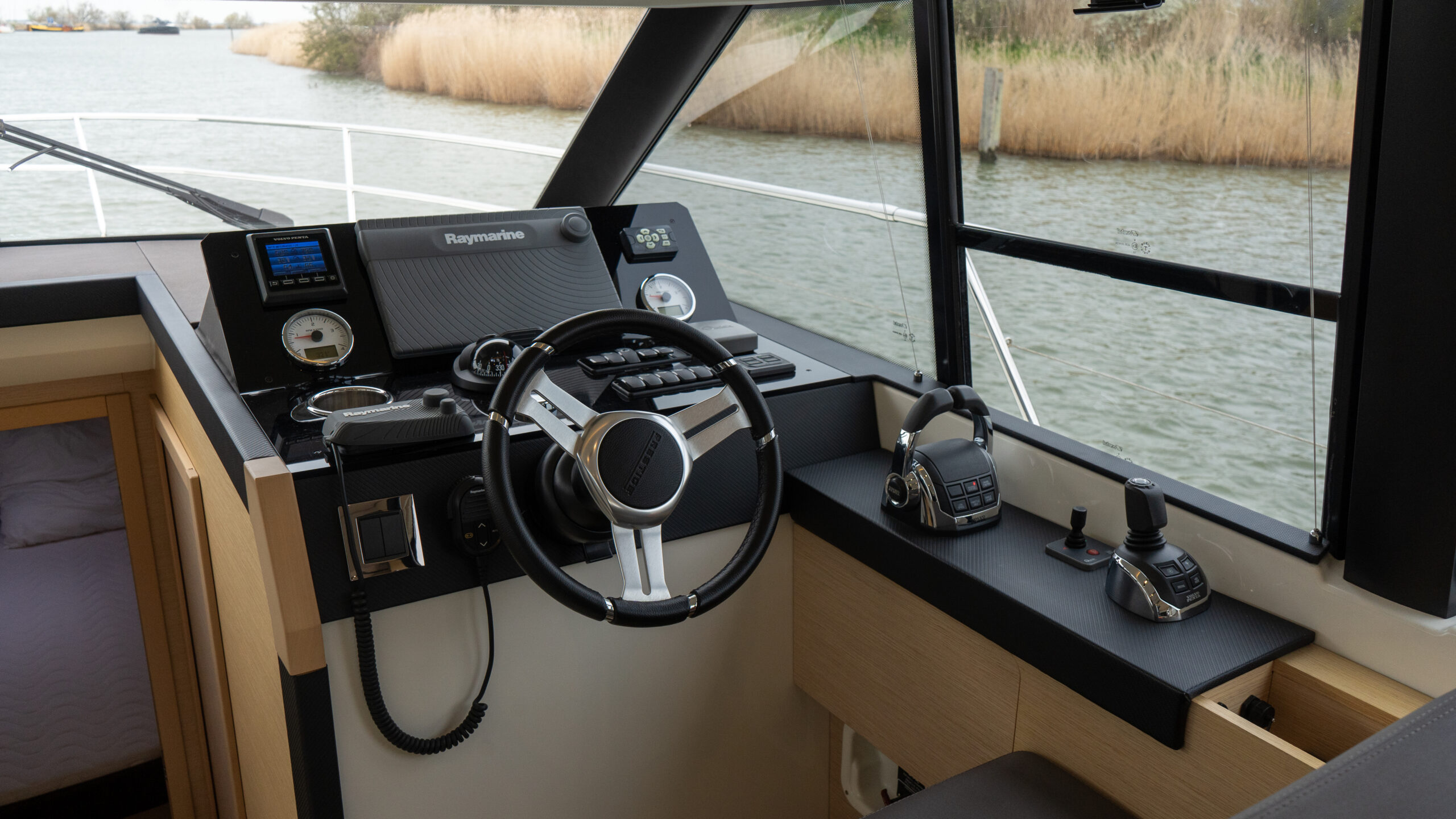 foto: 6 Prestige 420