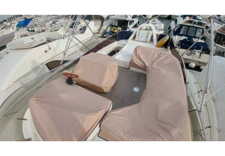 foto: 5 Sealine T 52