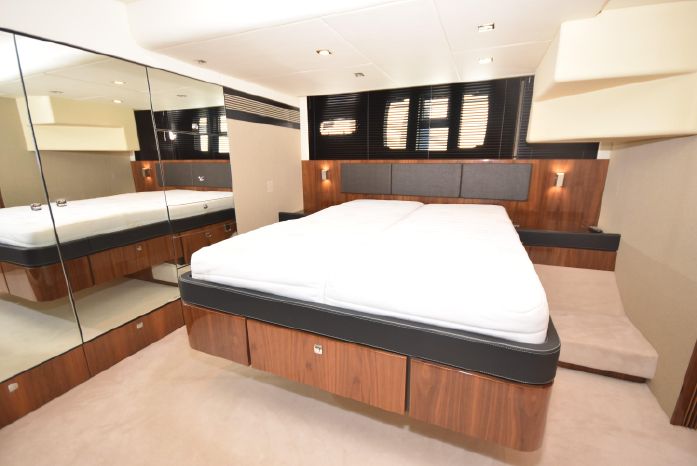 foto: 5 Fairline Squadron 55