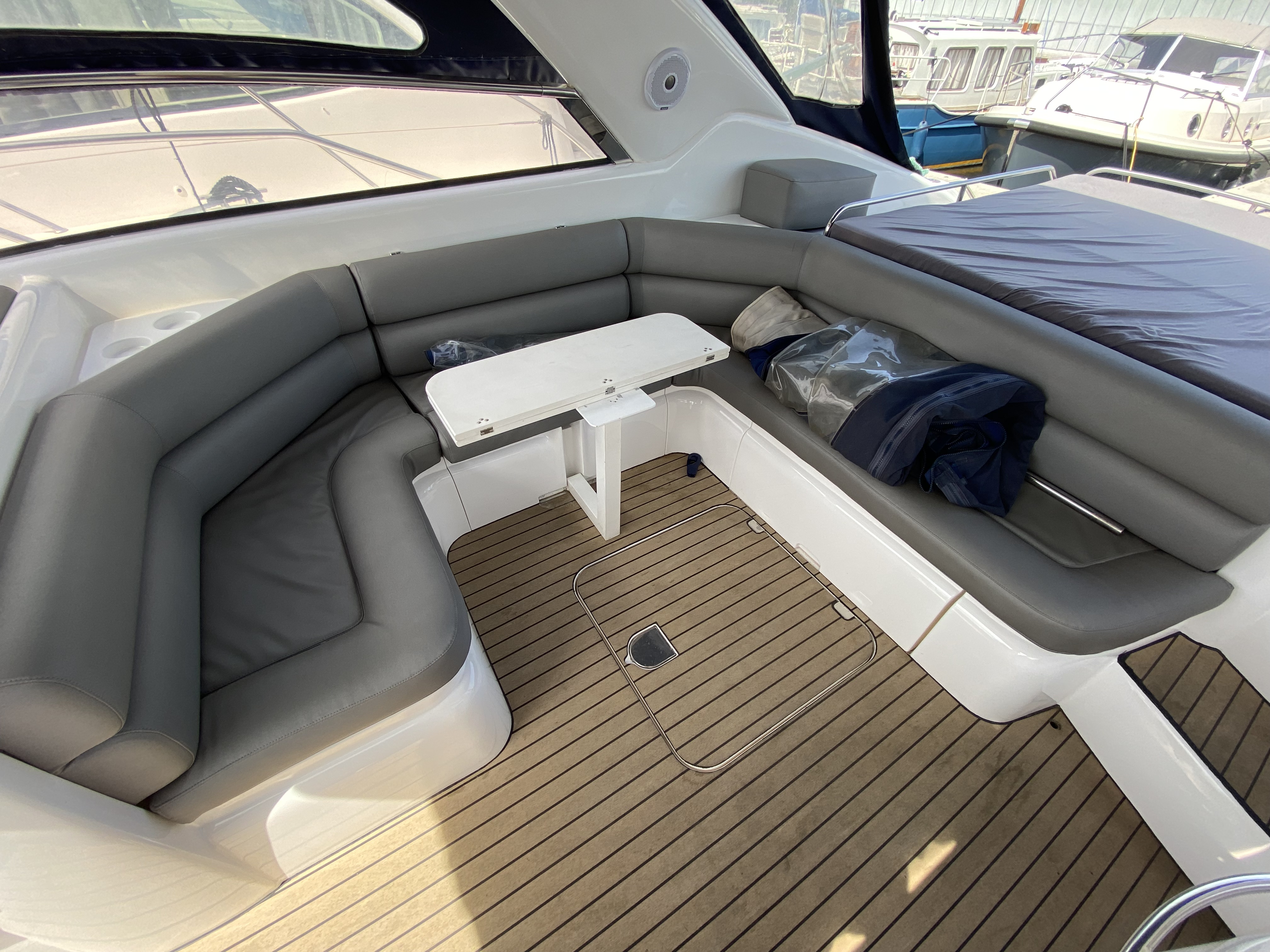 foto: 4 Sunseeker Comanche 40