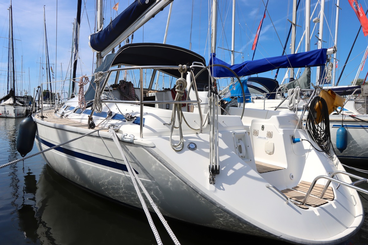 foto: 6 Bavaria  38-3 Cruiser